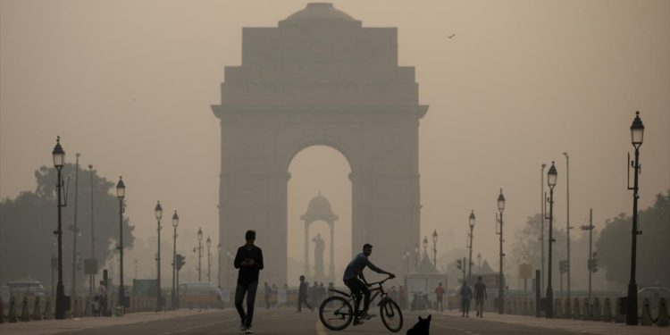 Hindistan, başkent Yeni Delhi'de hava kirliliğine karşı yapay yağmur denemeleri yapıyor