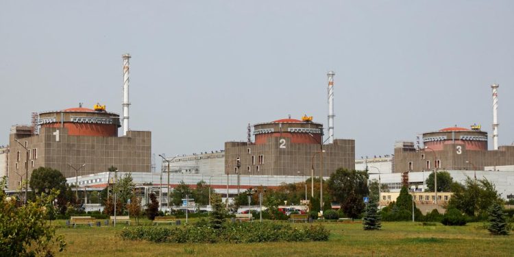 Ukrayna'daki Zaporijya Nükleer Santrali çevresinde topçu atışları duyuldu