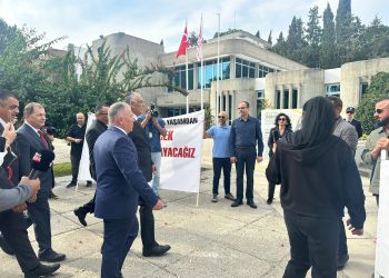 Öğretmen sendikalarından AKM önünde eylem