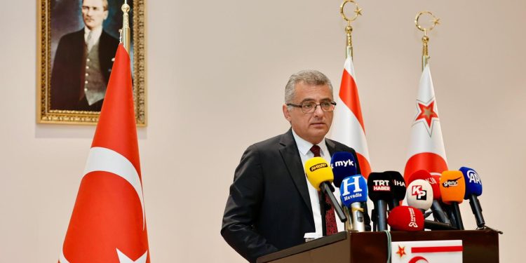 Erhürman: Kıbrıslı Türklerin iradesi yok sayılarak ada adına anlaşma yapılması kabul edilemez