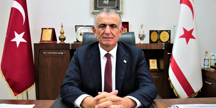 Çavuşoğlu: Yasalara uymayan öğretmenler hakkında soruşturma açılacak