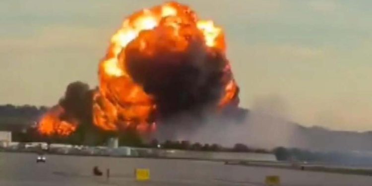 ABD'de kargo uçağı düştü