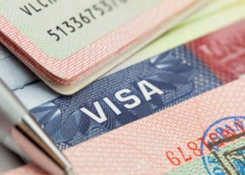 ABD, 19 ülkenin vatandaşlarının yeşil kart statüsünü yeniden inceleyecek