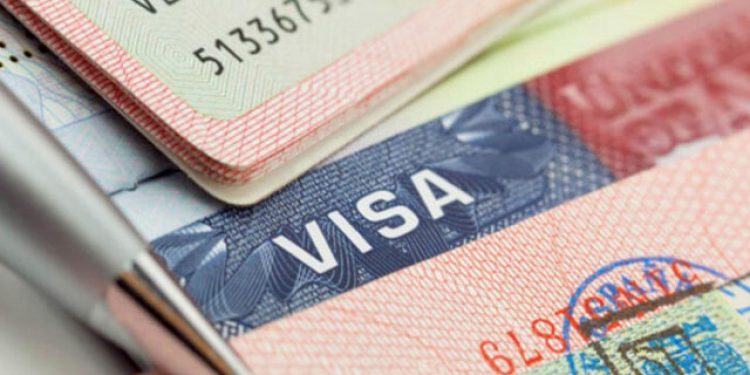 ABD, 19 ülkenin vatandaşlarının yeşil kart statüsünü yeniden inceleyecek