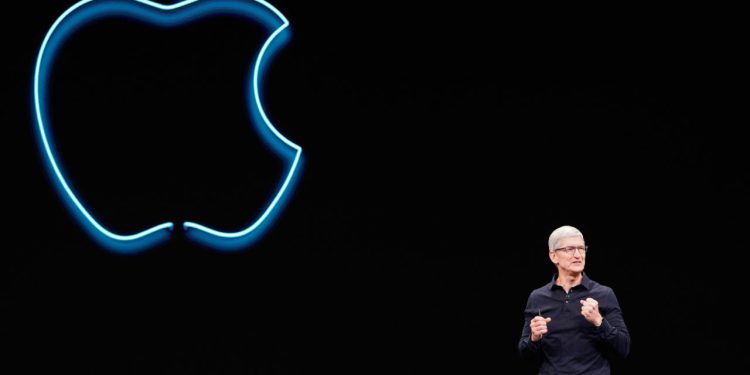 Apple CEOsu Tim Cook halefini arıyor