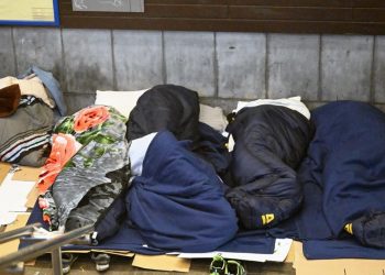 İngilterede evsizlik krizi keskin şekilde arttı: Yerel yönetimler mücadele edemiyor