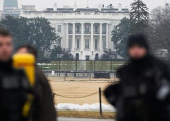 Beyaz Saray yakınlarında silahlı saldırı: 2 Ulusal Muhafız üyesi vuruldu