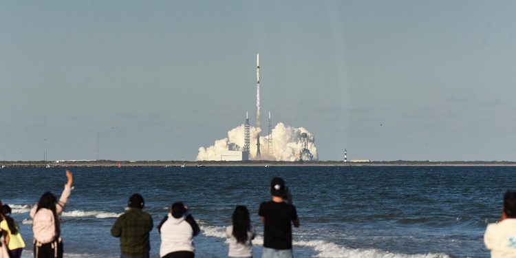 ABD'li havacılık ve uzay şirketi Blue Origin, New Glenn roketini Mars görevi için uzaya fırlattı