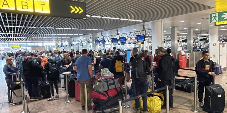 Brüksel Havalimanı'nda 26 Kasım'daki gidiş yönlü bütün uçuşlar iptal edildi