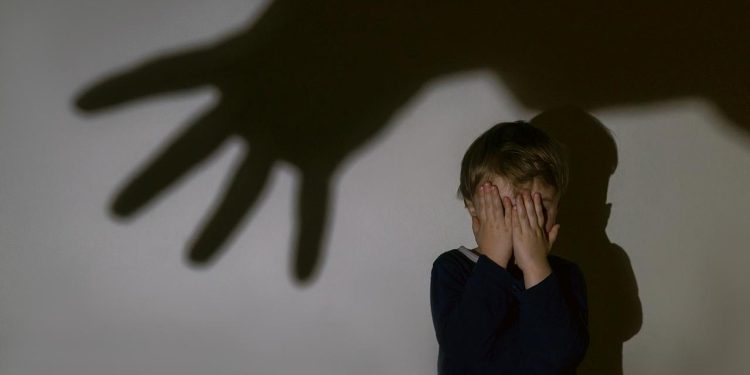 İngilterede sosyal hizmetlerin bakımındaki 2 bin 400den fazla çocuk kayboldu