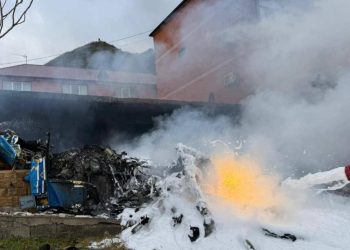 Helikopter evin üzerine düştü