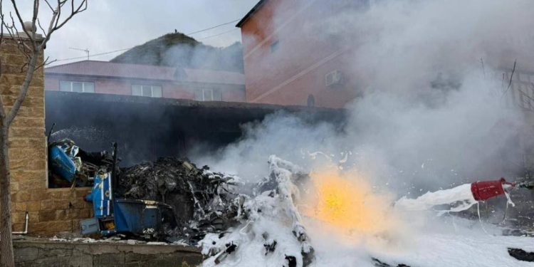 Helikopter evin üzerine düştü