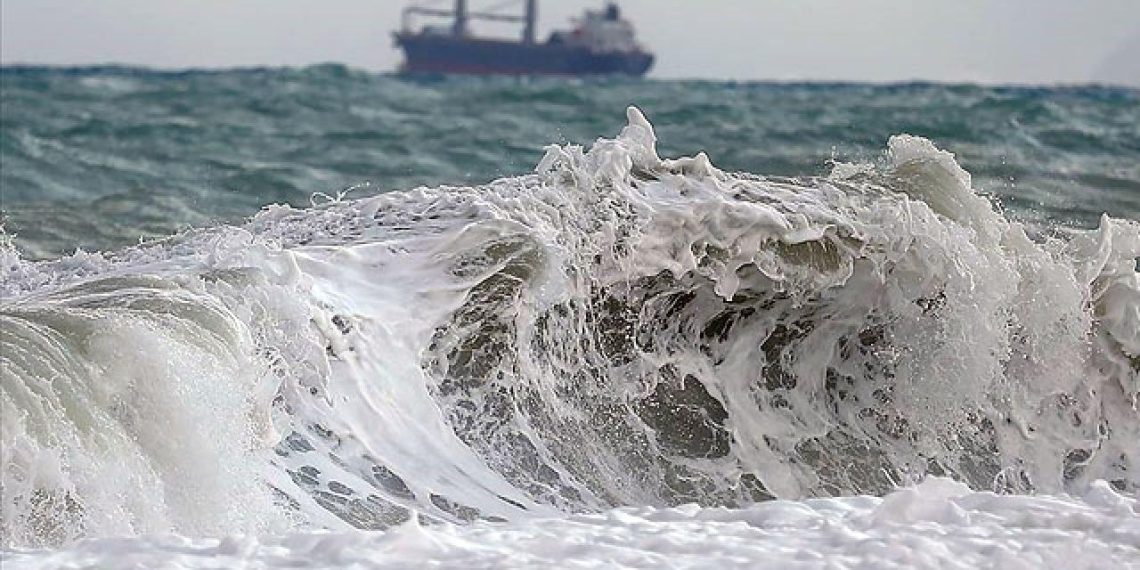 Japonyada 6,8 büyüklüğündeki depremin ardından hafif ölçekli tsunami meydana geldi