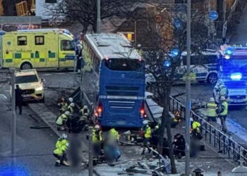 Stockholm'de otobüs durağa çarptı: Çok sayıda ölü ve yaralı var