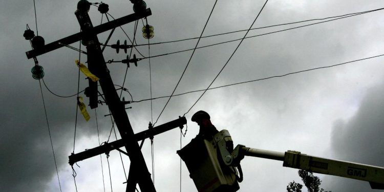 Avustralya'da binlerce ev ve iş yeri, tropikal siklon nedeniyle elektriksiz kaldı