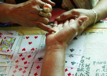 Falcı, 46 milyon dolarlık dolandırıcılık iddiasıyla gözaltına alındı