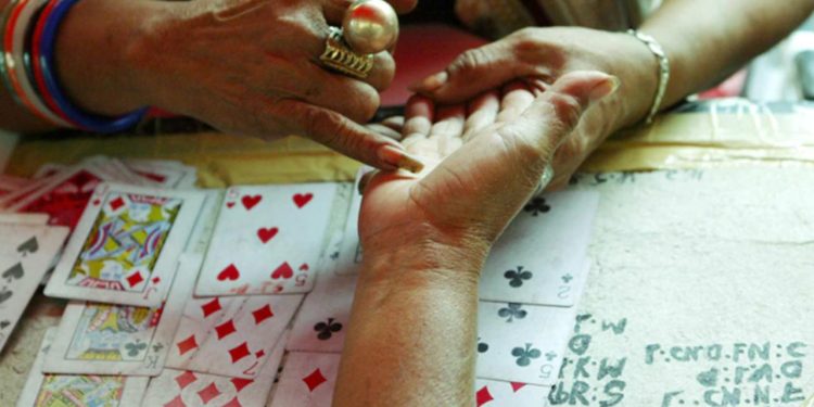 Falcı, 46 milyon dolarlık dolandırıcılık iddiasıyla gözaltına alındı