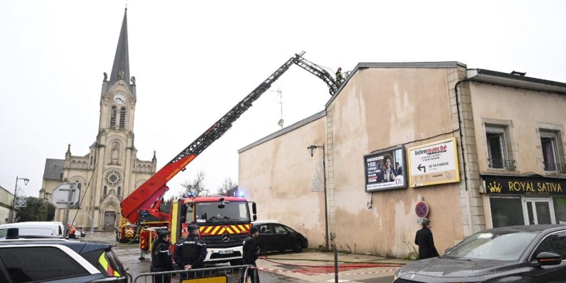 Fransa'da 3 katlı binada yangın: 5 ölü