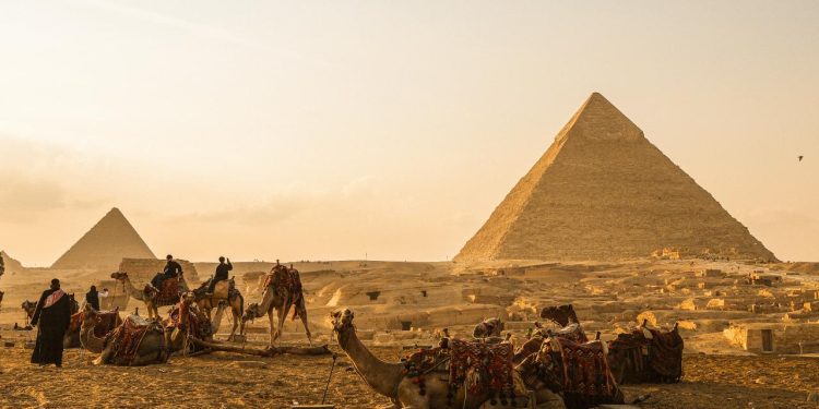 Giza Piramidinin içinde gizli bir giriş mi bulundu?