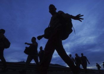 ABD, mülteci kabulünü 7 bin 500 kişiyle sınırlayacak: Öncelik beyaz Güney Afrikalılara