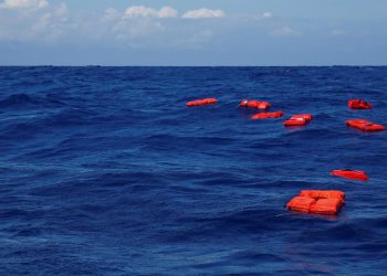 Malezya açıklarında göçmenleri taşıyan tekne battı: Yüzlerce kişi kayıp