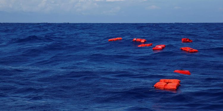 Malezya açıklarında göçmenleri taşıyan tekne battı: Yüzlerce kişi kayıp