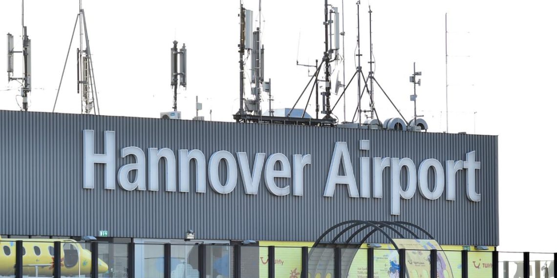 Almanya'da Hannover Havalimanı'nda görülen dron nedeniyle hava trafiği aksadı
