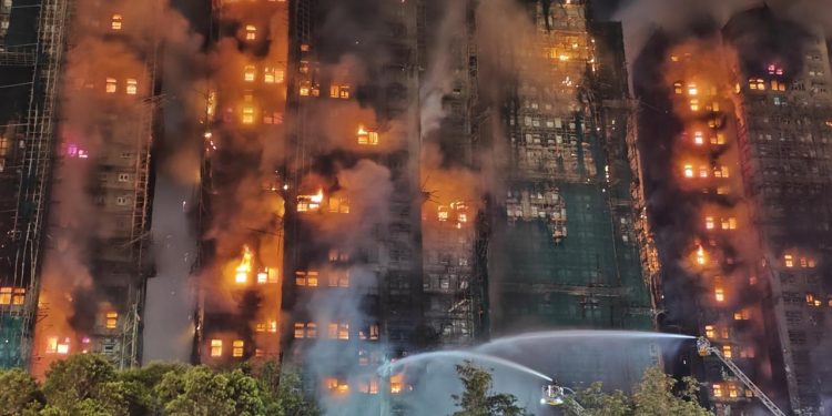 Hong Kong'da büyük yangın: 36 kişi öldü, 29 kişi yaralandı