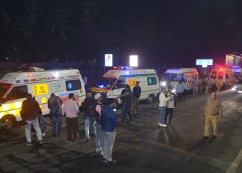 Hindistan'da bir araçta meydana gelen patlamada 8 kişi hayatını kaybetti