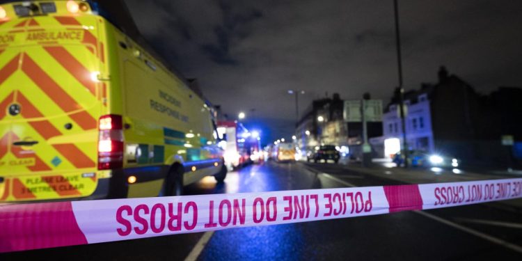 İngiltere'de trende bıçaklı saldırı: 2 gözaltı