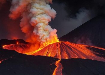 Sakurajima Yanardağında patlama: Küller 4,4 kilometre yükseldi