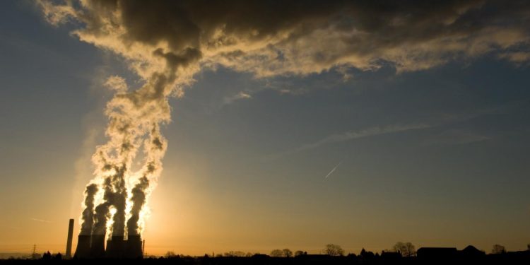 Fosil kaynaklı karbon emisyonlarında bu yıl yeni rekor seviye görülebilir