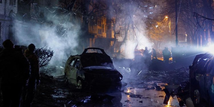 Rusya, Kievin tüm bölgelerini vurdu: Şehir genelinde yangınlar çıktı
