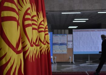 Kırgızistan'da halk erken milletvekili seçimleri için sandık başında