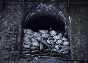 İspanya'da kömür madeninde meydana gelen göçükte 3 işçi toprak altında kaldı