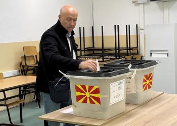 Kuzey Makedonya'da halk, yerel seçimin ikinci turu için sandık başında