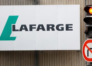 Fransız çimento devi Lafarge'ın terör örgütünü finanse etmekten yargılandığı dava başladı