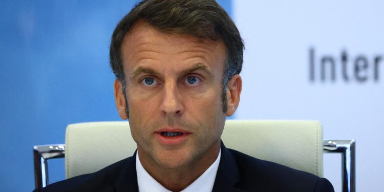 Macron, sosyal medya platformlarının gençler üzerindeki etkisine dikkati çekti