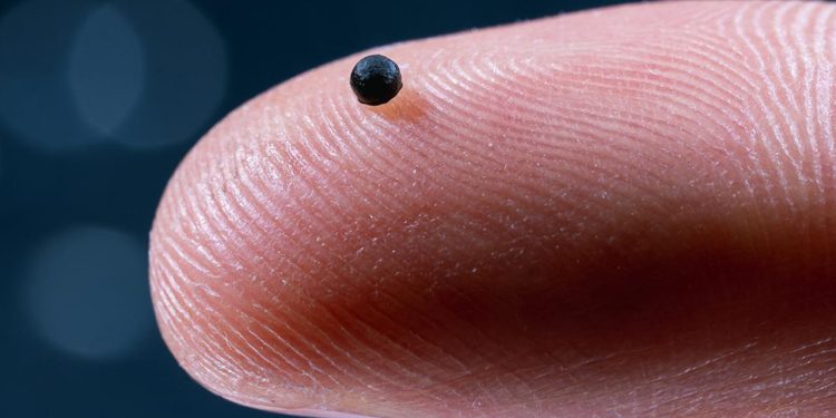 Uzmanlar, damarlarda ilerleyerek belirli dokulara ilaç ulaştırabilen mikro robotları test etti