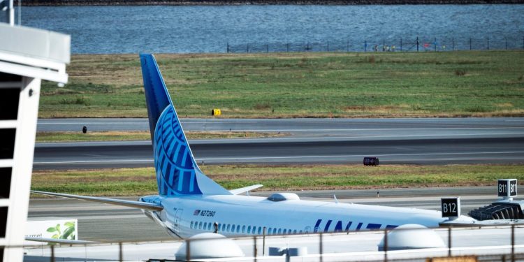 ABD'de bir yolcu uçağına bomba ihbarı yapıldı, uçuşlar bir süre durduruldu