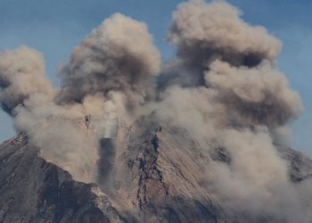 Endonezya'da Semeru Yanardağı'ndaki patlama nedeniyle alarm seviyesi en yüksek düzeye çıkarıldı