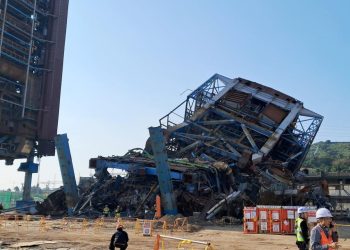 Güney Kore'de bir elektrik santralinde bina çöktü