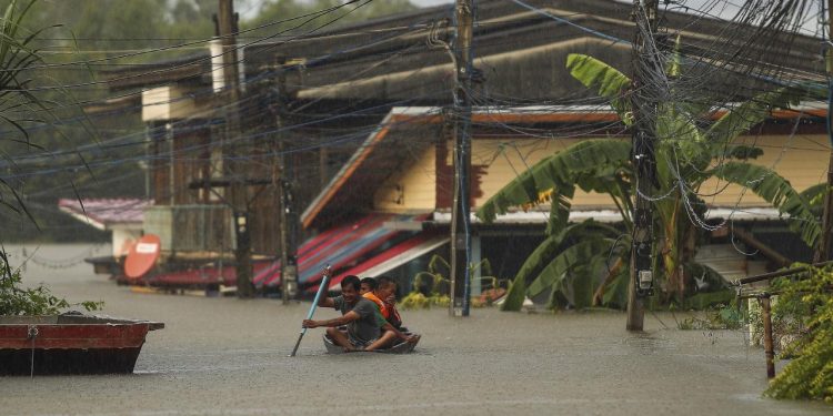Tayland'ın güneyini vuran sel felaketinde ölenlerin sayısı 145'e çıktı