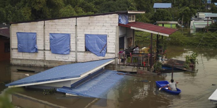 Tayland'da şiddetli yağışların yol açtığı sellerde 2,1 milyon kişi etkilendi, 13 kişi öldü