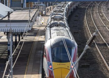 İngiltere'de trende bıçaklı saldırı