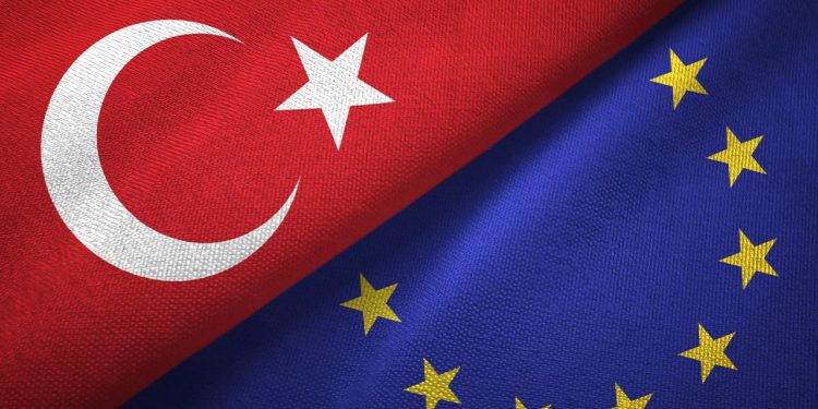 AB Komisyonu: Türkiye, bölgesel istikrara katkı sunan belirleyici bir aktördür