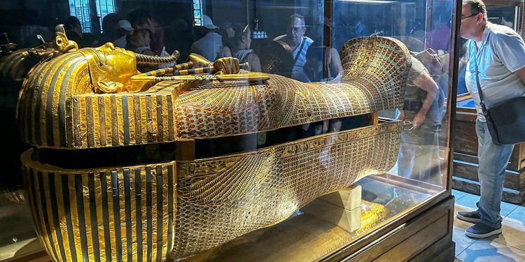 Tutankhamunun mezarı ilk kez tamamen sergileniyor