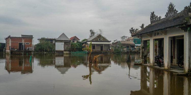 Vietnam'daki sellerde ölü sayısı 90'a yükseldi