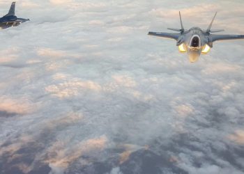 ABD'ye ait F16 savaş uçağı düştü