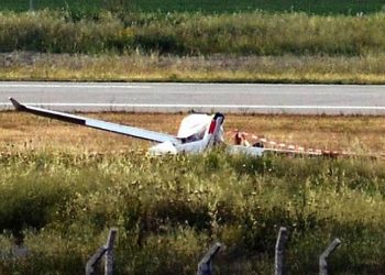 ABD'de bir kişi, kaçırmaya çalıştığı küçük uçakla havalanamadan kaza yaptı